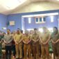 Penyerahan bantuan permakanan di Kecamatan Loa Kulu (Latif/Eksposisi)