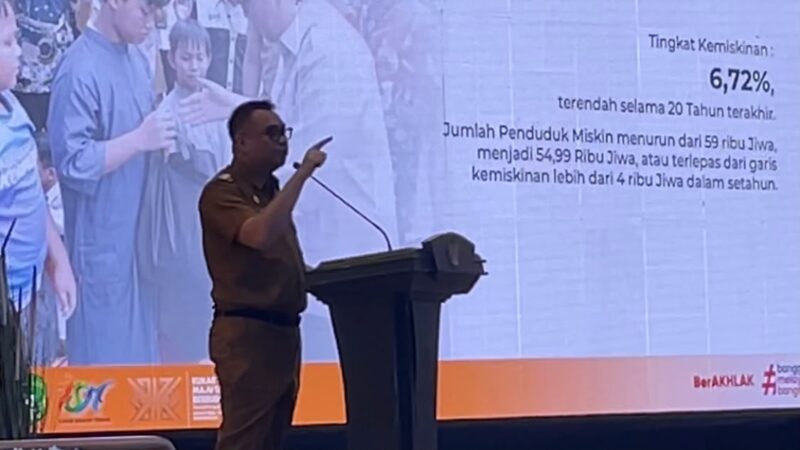 Bupati Kutai Kartanegara, Aulia Rahman Basri saat memberikan sambutan (Latif/Eksposisi)