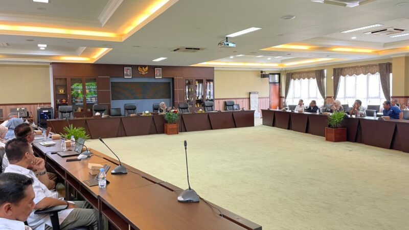 RDP DPRD Kukar membahas penyediaan lampu penerangan jalan di Kawasan Warung Panjang (Latif/Eksposisi)