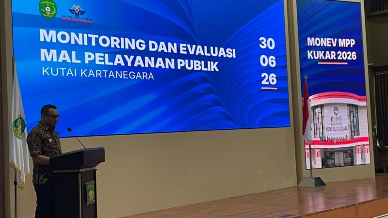 Bupati Kukar, Aulia Rahman Basri memberi sambutan Dalam Rapat Monitoring dan Evaluasi Penyelenggaraan Mal Pelayanan Publik semester I Tahun 2026 (Latif/Eksposisi)