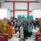 Penyalurkan bantuan usaha ekonomi produktif kepada 50 perempuan pelaku ekonomi kreatif di Kecamatan Tenggarong (Latif/Eksposisi)