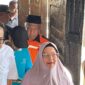 Bupati Kukar, Aulia Rahman Basri mengunjungi lokasi kebakaran di Kelurahan Baru Kecamatan Tenggarong (Latif/Eksposisi)