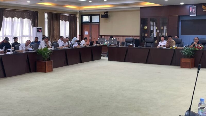 RDP Komisi  I DPRD Kukar fasilitasi keluhan warga Kecamatan Tenggarong Seberang terhadap sejumlah perusahaan (Latif/Eksposisi)