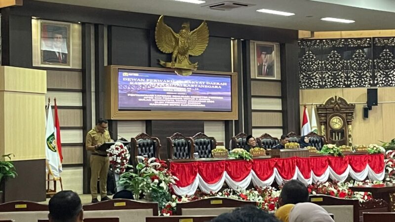 Bupati Kutai Kartanegara Aulia Rahman Basri menyampaikan Pertanggungjawaban Pelaksanaan APBD 2025 (Latif/Eksposisi)