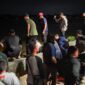 Evakuasi pasutri yang tercebur ke Sungai Mahakam (Latif/Eksposisi)