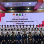 Foto bersama usai Pengukuhan Pasukan Pengibar Bendera Pusaka Kutai Kartanegara (Latif/ Eksposisi)