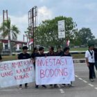 Unjuk rasa HMI Kukar di Bankaltimtara Cabang Tenggarong (Latif/Eksposisi)