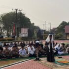 Salat Istisqa di Halaman Polres Kutai Kartanegara (Latif/Eksposisi)