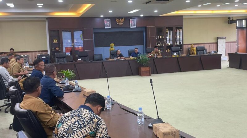 RDP DPRD Kukar terkait pemanfaatan lahan eks tambang untuk kegiatan pertanian, perkebunan, dan peternakan bersama KTNA Sangasanga (Latif/Eksposisi)