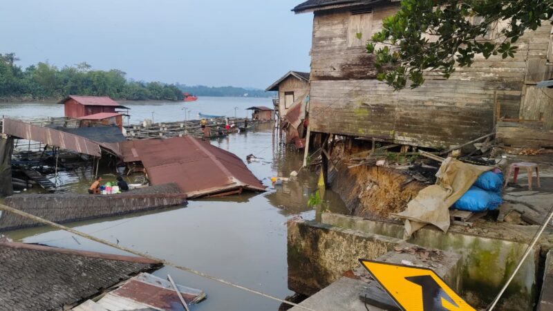 Longsor di Margasari rusak tiga rumah warga (Istimewa)