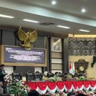 Sekretaris Daerah Kutai Kartanegara, Sungkono menympaikan Rancangan Perubahan KUA-PPAS APBD 2026 dalam Rapat Paripurna DPRD Kutai Kartanegara (Latif/Eksposisi)