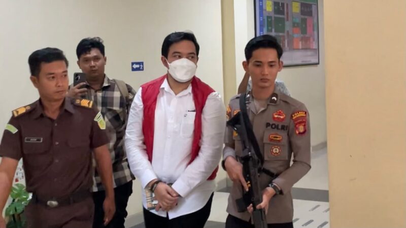 Eks Kasat Narkoba Polres Kutai Kartanegara setelah mengikuti persidangan di Pengadilan Negeri Tenggarong (Latif/Eksposisi)