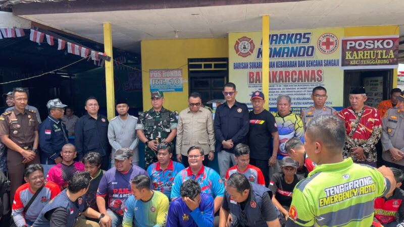 Penyerahan bantuan kepada Relawan Balakarcana Sangaji di Kelurahan Baru, Kecamatan Tenggarong (Latif/Eksposisi)
