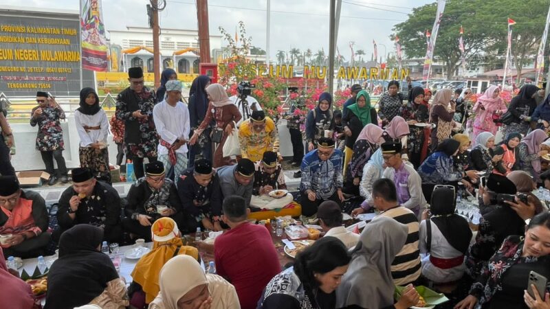 Suasana Beseprah dalam rangkaian Erau Adat Kutai 2026 di kawasan Keraton Kesultanan Kutai Kartanegara Ing Martadipura (Latif/Eksposisi)