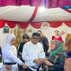 Bupati Kutai Kartanegara Aulia Rahman Basri meninjau stan Expo Pendidikan rangkaian Erau Adat Kutai 2026 (Latif/Eksposisi)