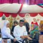 Bupati Kutai Kartanegara Aulia Rahman Basri meninjau stan Expo Pendidikan rangkaian Erau Adat Kutai 2026 (Latif/Eksposisi)