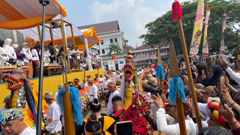Prosesi Ngulur Naga dalam rangkaian Erau Adat Kutai Tahun 2026 (Latif/Eksposisi)