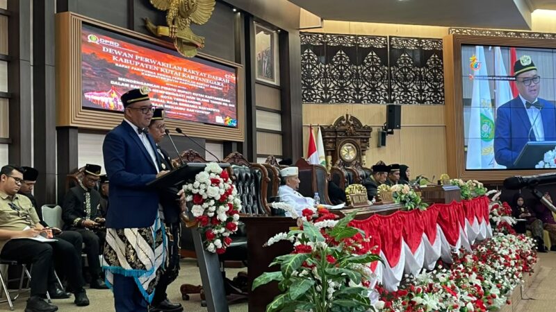 Bupati Kukar Aulia Rahman Basri berpidato dalam Rapat Paripurna Istimewa DPRD Kukar dengan agenda Peringatan HUT ke-244 Tenggarong (Latif/Eksposisi)