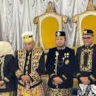 Foto bersama usai prosesi Bepelas VII rangkaian Erau Adat Kutai 2026 (Latif/Eksposisi)