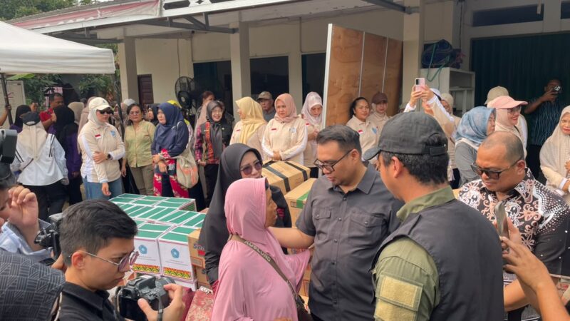 Kunjungan Bupati Kukar Aulia Rahman Basri Ke Posko Korban Bencana Kebakaran Kelurahan Melayu Kecamatan Tenggarong (Latif/Eksposisi)