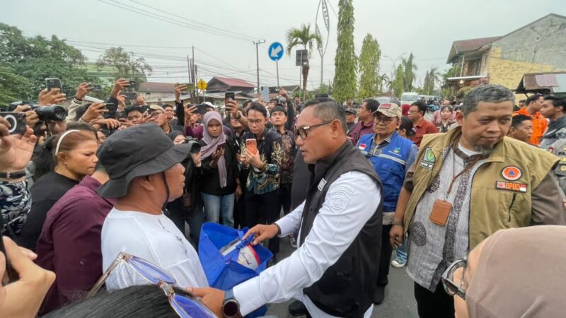 Kunjungan Wakil Gubernur Kalimantan Timur Seno Aji ke Posko Kebakaran di Kelurahan Melayu Kecamatan Tenggarong (Latif/Eksposisi)