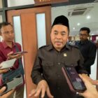 Ketua DPRD Kutai Kartanegara Ahmad Yani saat diwawancara awak media (Latif/Eksposisi)