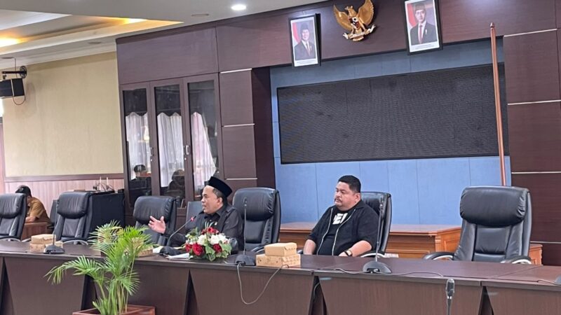 Ketua DPRD Kutai Kartanegara Ahmad Yani memimpin Rapat Dengar pendapat membahas persoalan lahan pascatambang (Latif/Eksposisi)