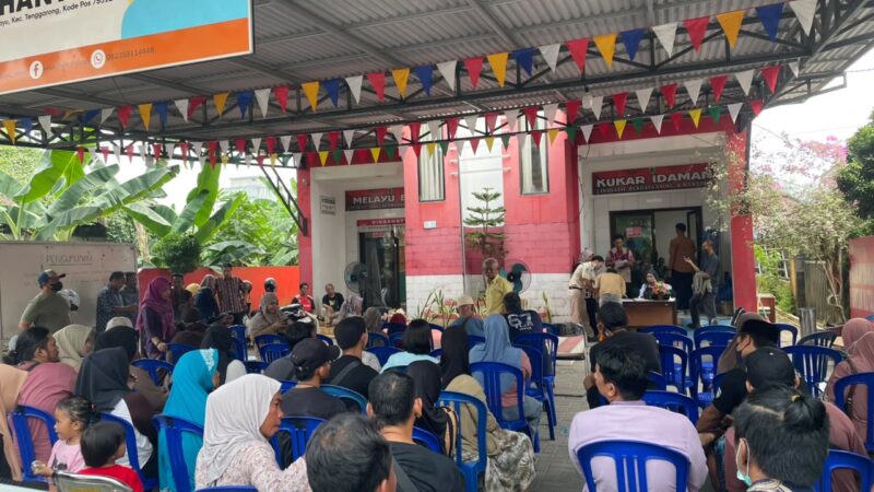 Penyaluran bantuan kepada korban kebakaran Kelurahan Melayu dan Kelurahan Loa Ipuh (Latif/Eksposisi)