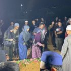 Suasana pemakaman Ustaz Hamri Noor korban kebakaran di Kelurahan Loa Ipuh Tenggarong (Latif/Eksposisi)