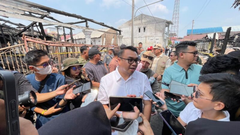Bupati Kutai Kartanegara Aulia Rahman Basri saat diwawancara awak media (Latif/Eksposisi)