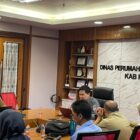 Rapat Perpanjangan  Rencana Penggunaan Tenaga Kerja Asing yang digelar Distransnaker Kutai Kartanegara (Latif/Eksposisi) 