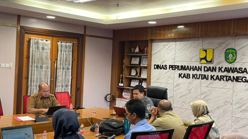Rapat Perpanjangan  Rencana Penggunaan Tenaga Kerja Asing yang digelar Distransnaker Kutai Kartanegara (Latif/Eksposisi) 