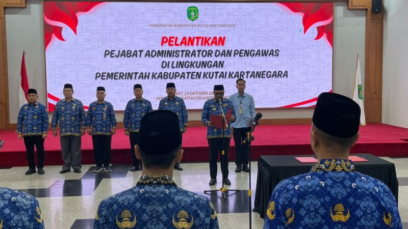 Pelantikan Pejabat Administrator dan Pengawas di Lingkungan Pemerintahan Kabupaten Kutai Kartanegara (Latif/Eksposisi)