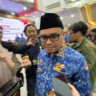 Bupati Kutai Kartanegara Aulia Rahman Basri saat diwawancara awak media (Latif/Eksposisi)