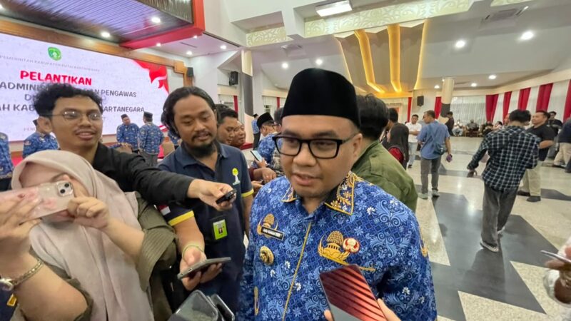 Bupati Kutai Kartanegara Aulia Rahman Basri saat diwawancara awak media (Latif/Eksposisi)